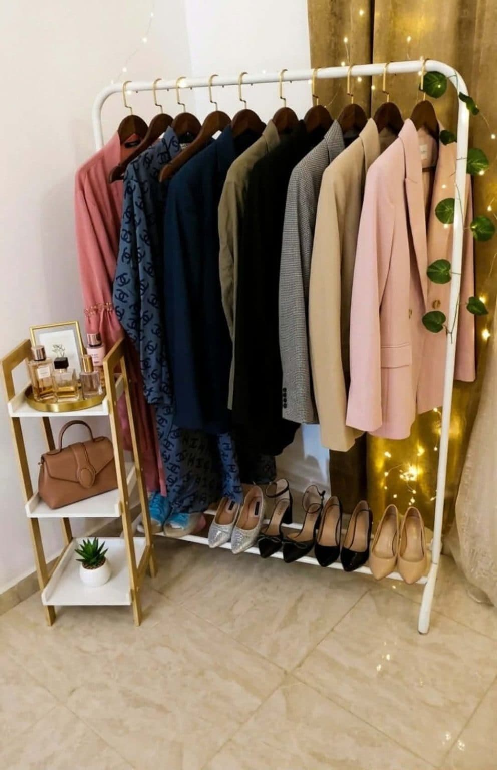 SUPER PROMO porte-manteau en métal 150X100   حامل ملابس معدني